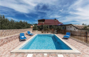 4 Bedroom Beautiful Home In Valtura